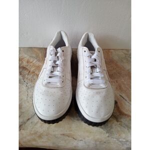 Puma Carina Women's size 9